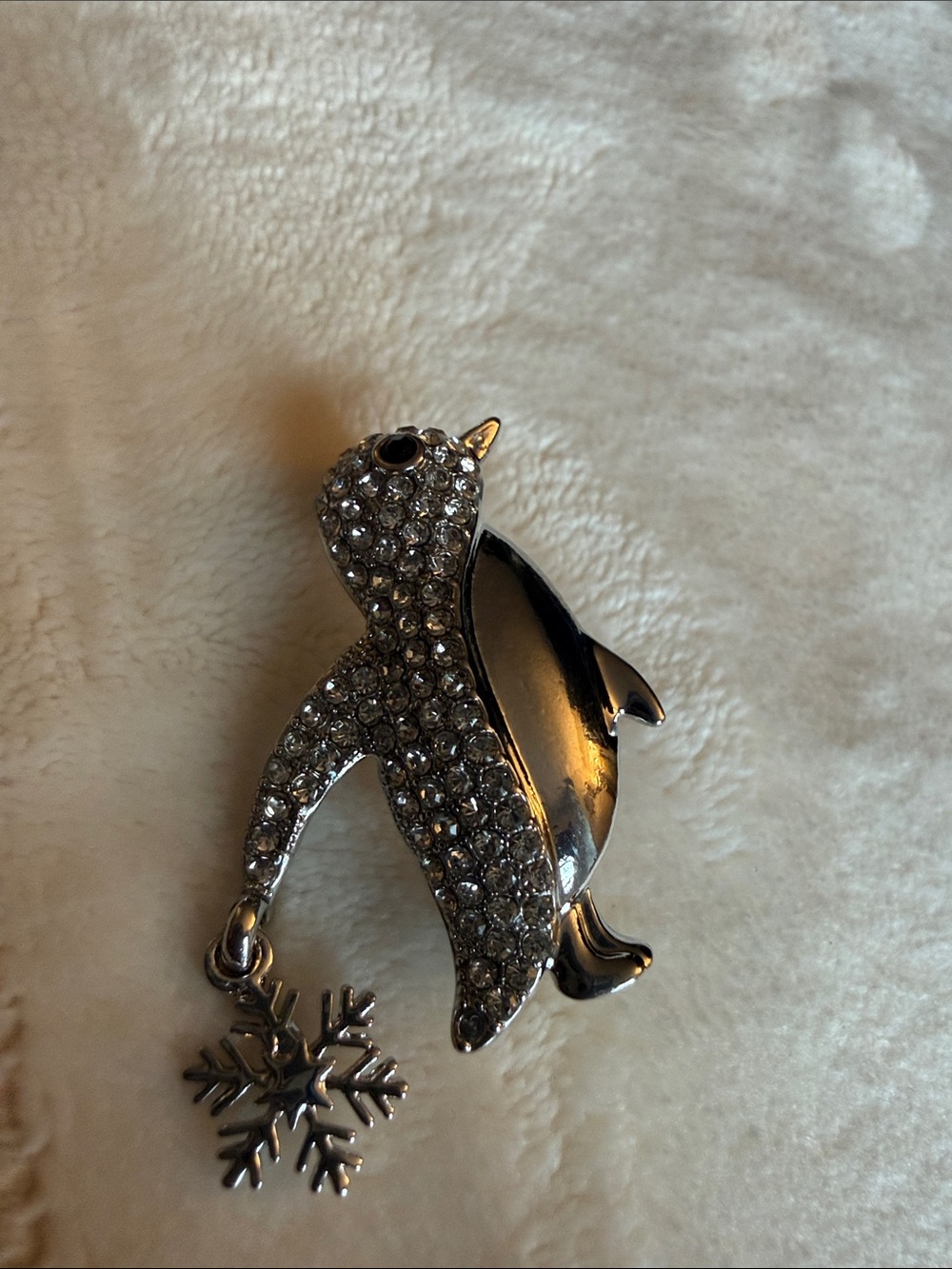 Penguin Brooch in Silver with Rhinestones _ Like New